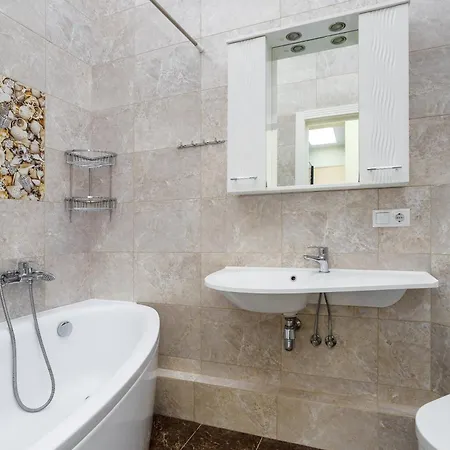 Two-room 5 Minutes Walk From The Sea *